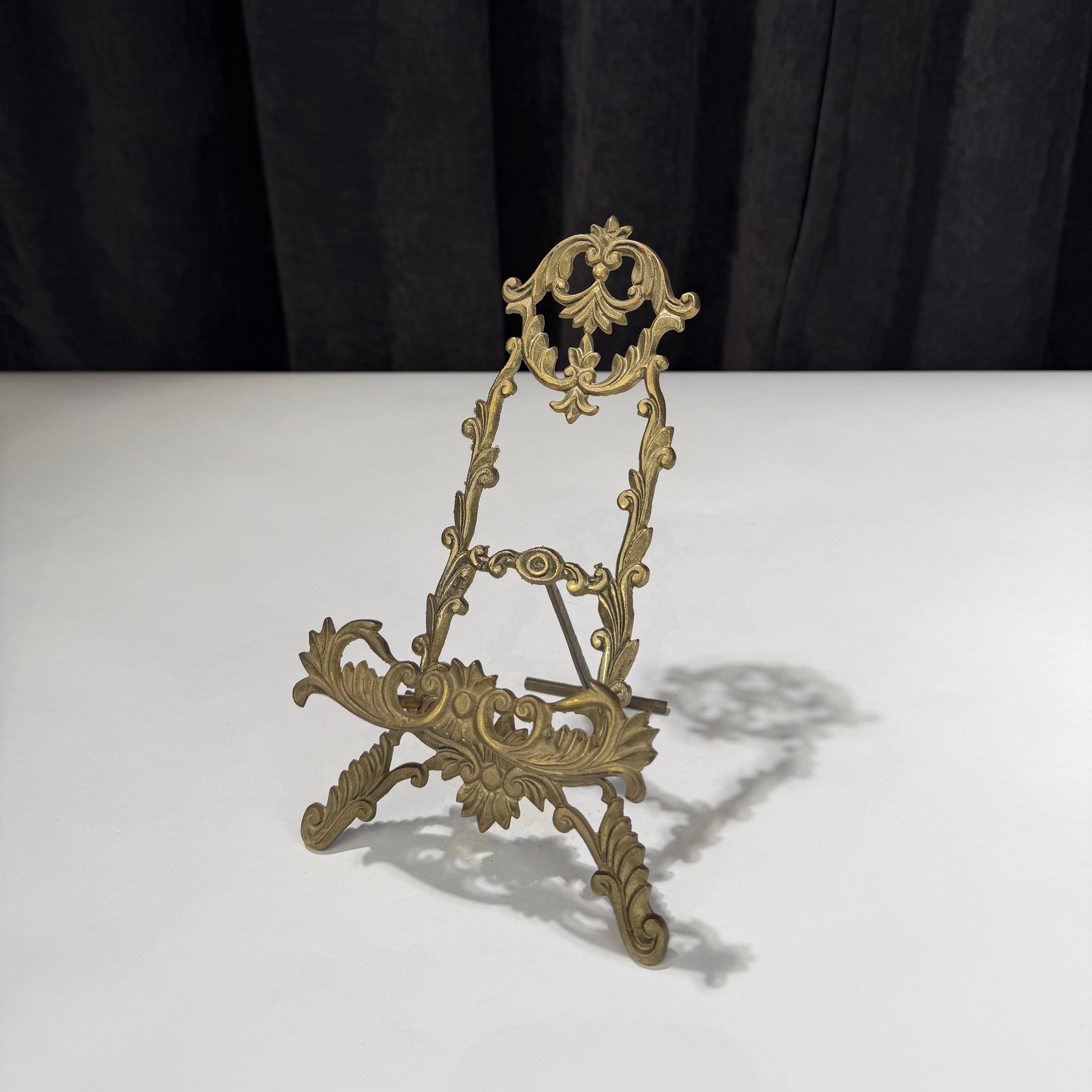 Vintage Baroque Style Brass Display Easel – MOUNT ROYAL STUDIOS