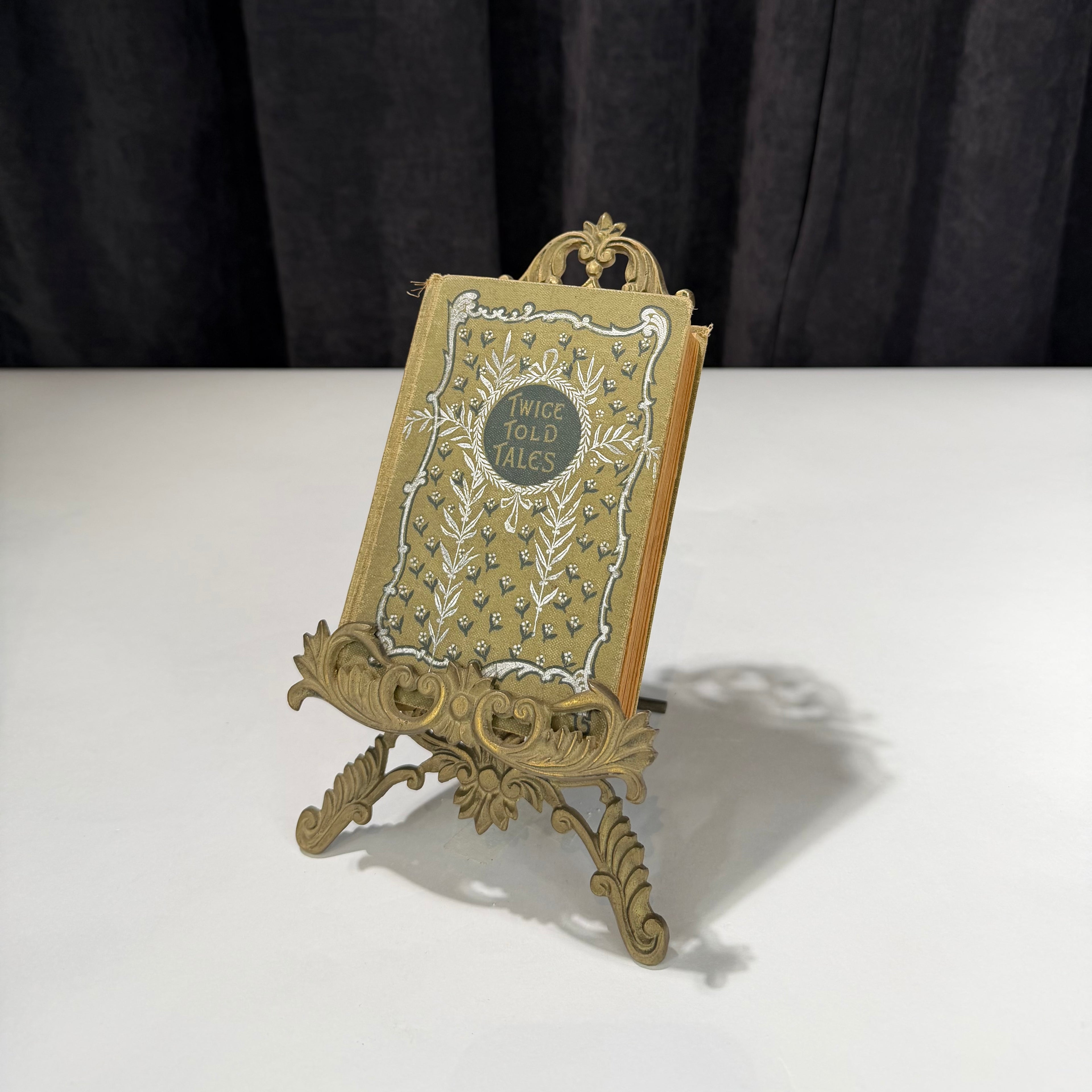 Vintage Brass Easel (Baroque Style)