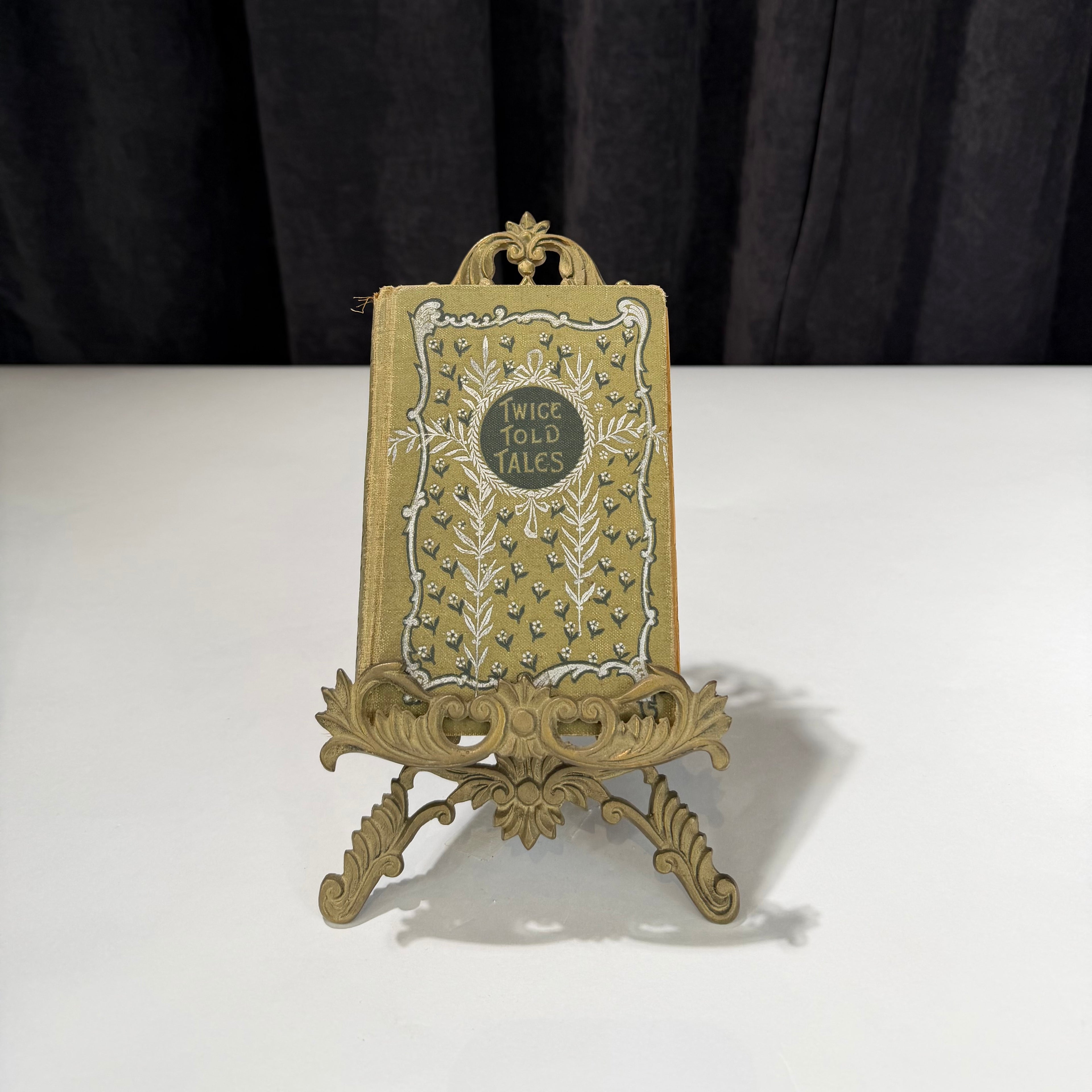 Vintage Brass Easel (Baroque Style)
