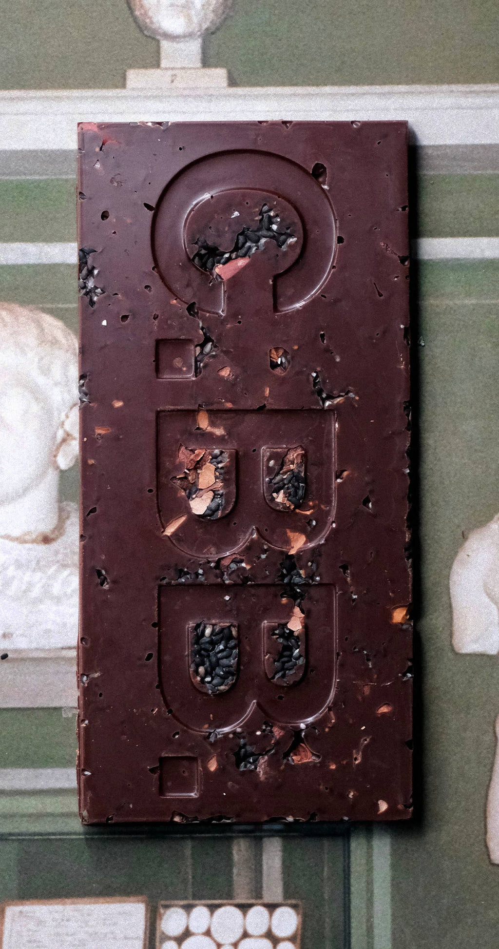 BLACK TOASTED SESAME, CACAO SHELL AND NIB