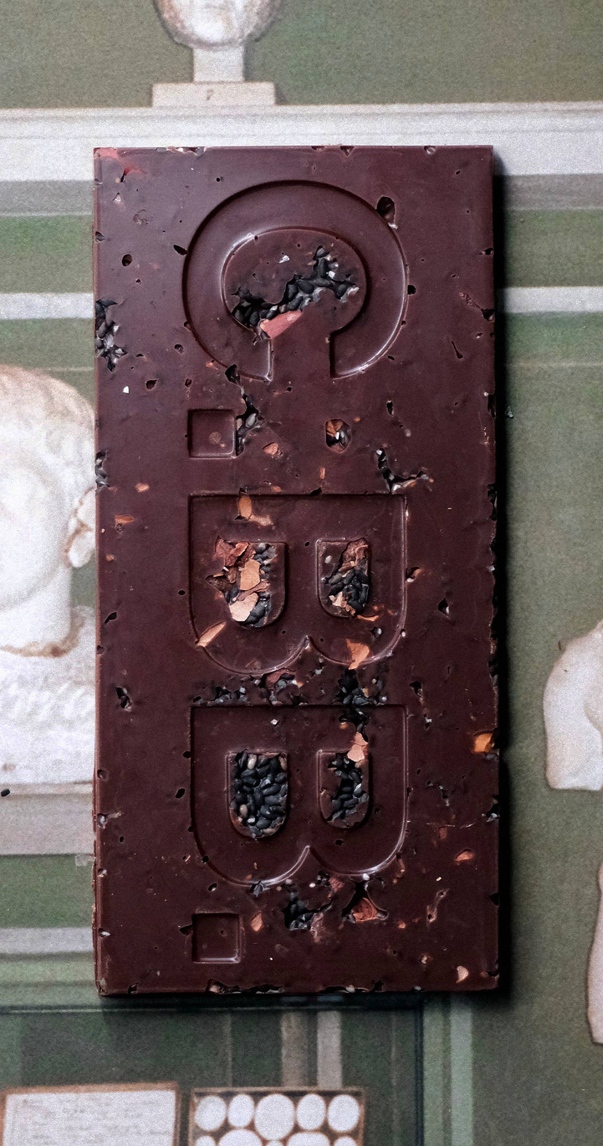 BLACK TOASTED SESAME, CACAO SHELL AND NIB